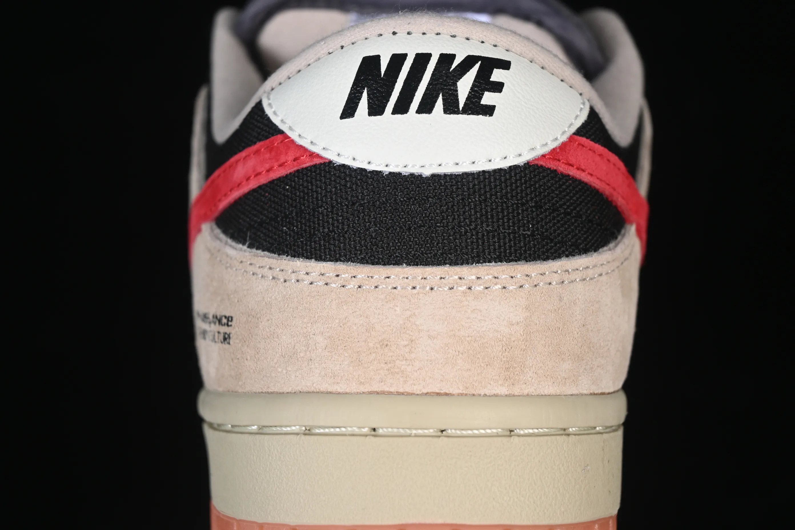 All categories Nk SB Dunk series Nk SB Dunk Low low-top sneakers Nike SB Dunk Low khaki black and red hook low-top casual sneakers HJ0367-200